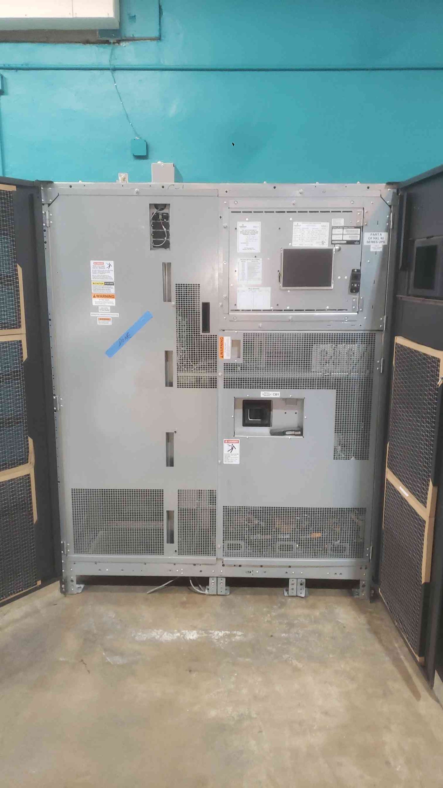 Liebert NXL 750kVA 675kW 3 Phase Online UPS System 575V 40MM750303IBS02 Emerson