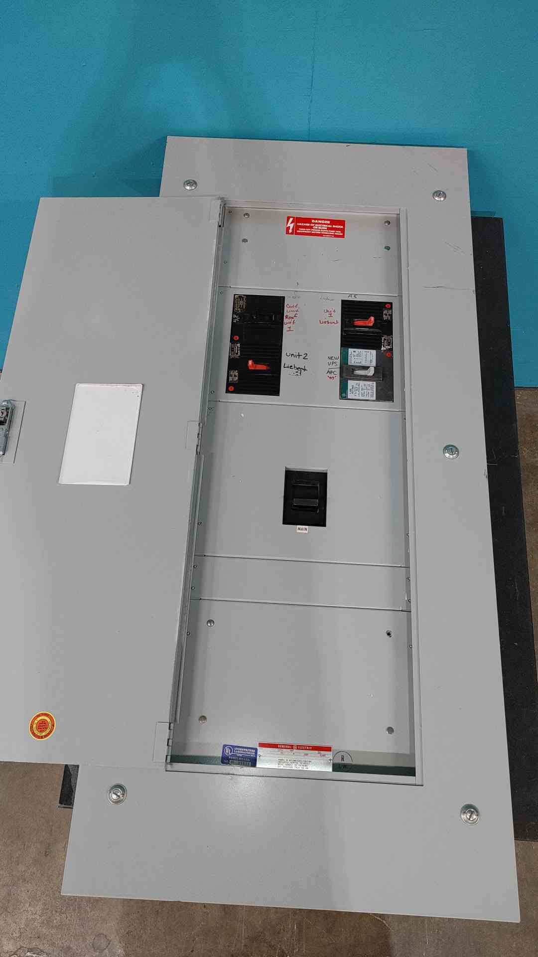 GE Type NHB 400A 480V 3PH Panelboard Enclosure 400A 100A 30A 20A THED Breakers