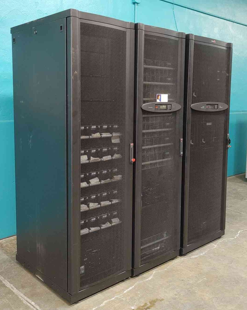 APC Symmetra PX 80kW 80kVA 208V 3 Phase UPS System SYCF80KF Battery PDU Lineup