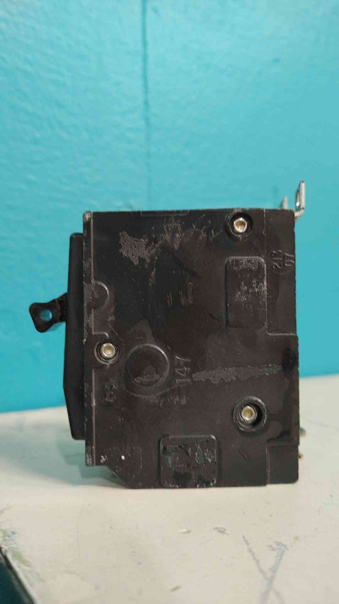 Square D QOB220VH 20A 2-Pole 120/240V 22kAIC Bolt-On Circuit Breaker QOB220