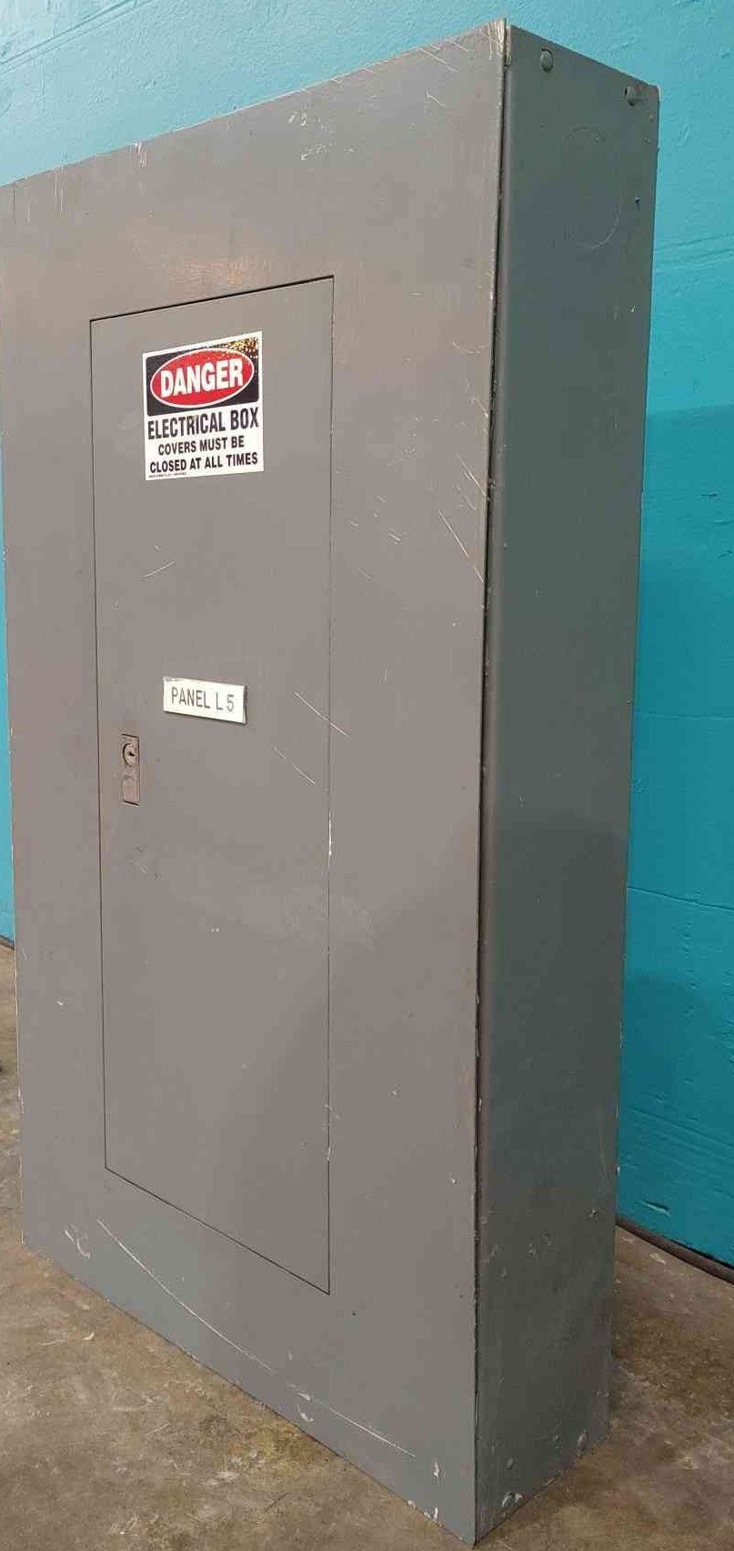 Square D NQOB 100A 120/208V 3PH Panelboard Load Center w/ QOB Bolt-On Breakers