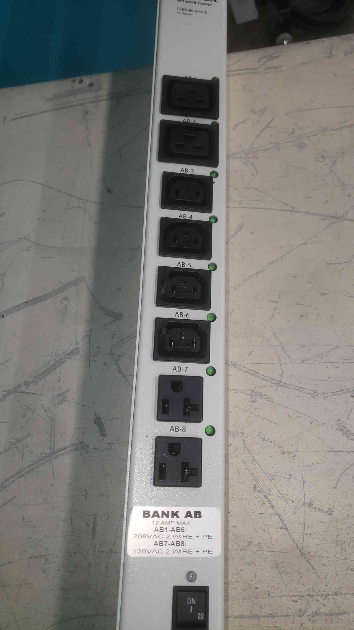 Emerson MPS5305 Rack PDU 120/208V 24A 3PH 0U Vertical Power Distribution Unit