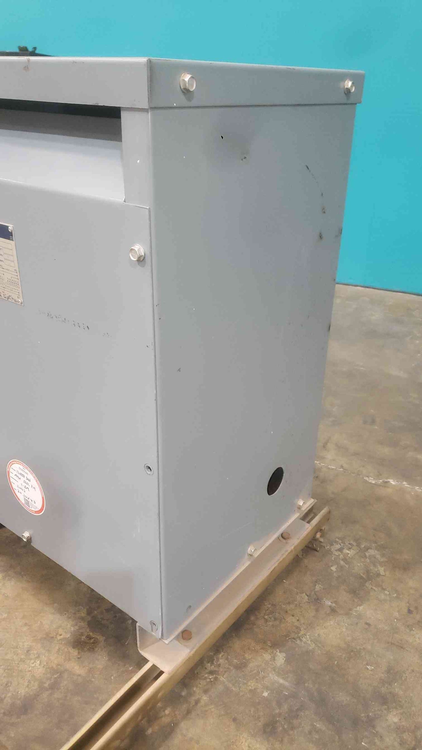 Square D Sorgel 30 KVA Dry Type Transformer 3PH 480V 208Y/120V 30T3H AA 60Hz