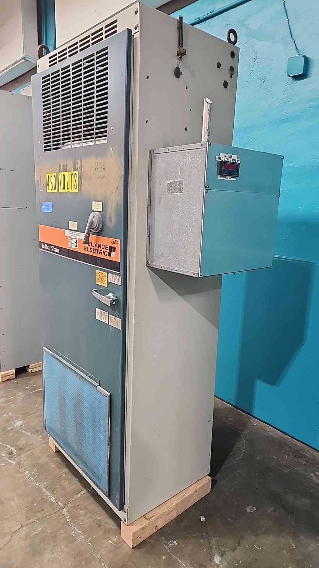 Reliance Electric MaxPak Plus VS Drive Cabinet 400HP 460V 500V DC 1GA693953