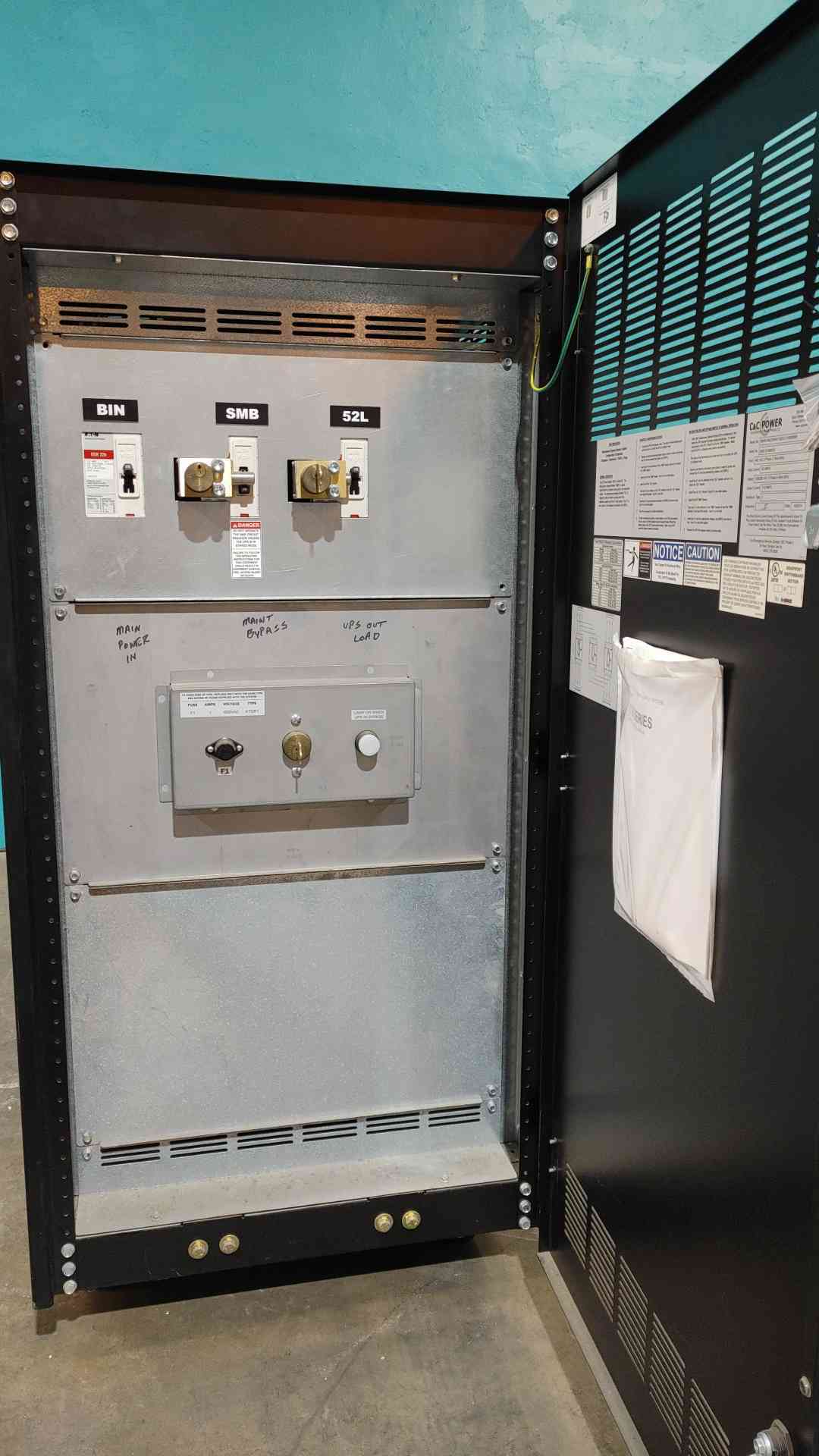 C&C Power UPS Maintenance Bypass Panel 480V to 120/208V 3PH Kirk Key Interlock