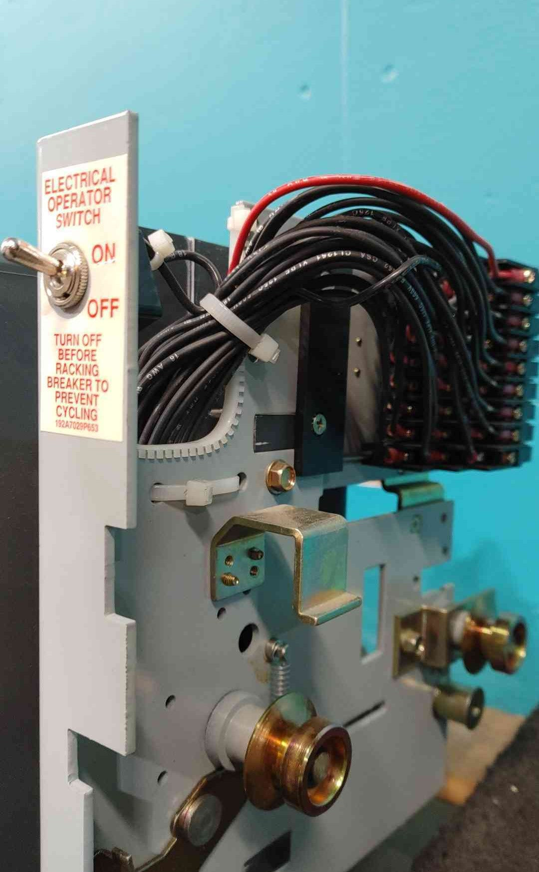 GE Power Break II SHD08B208H 800A 3P 480V Insulated Case Circuit Breaker 800 Amp
