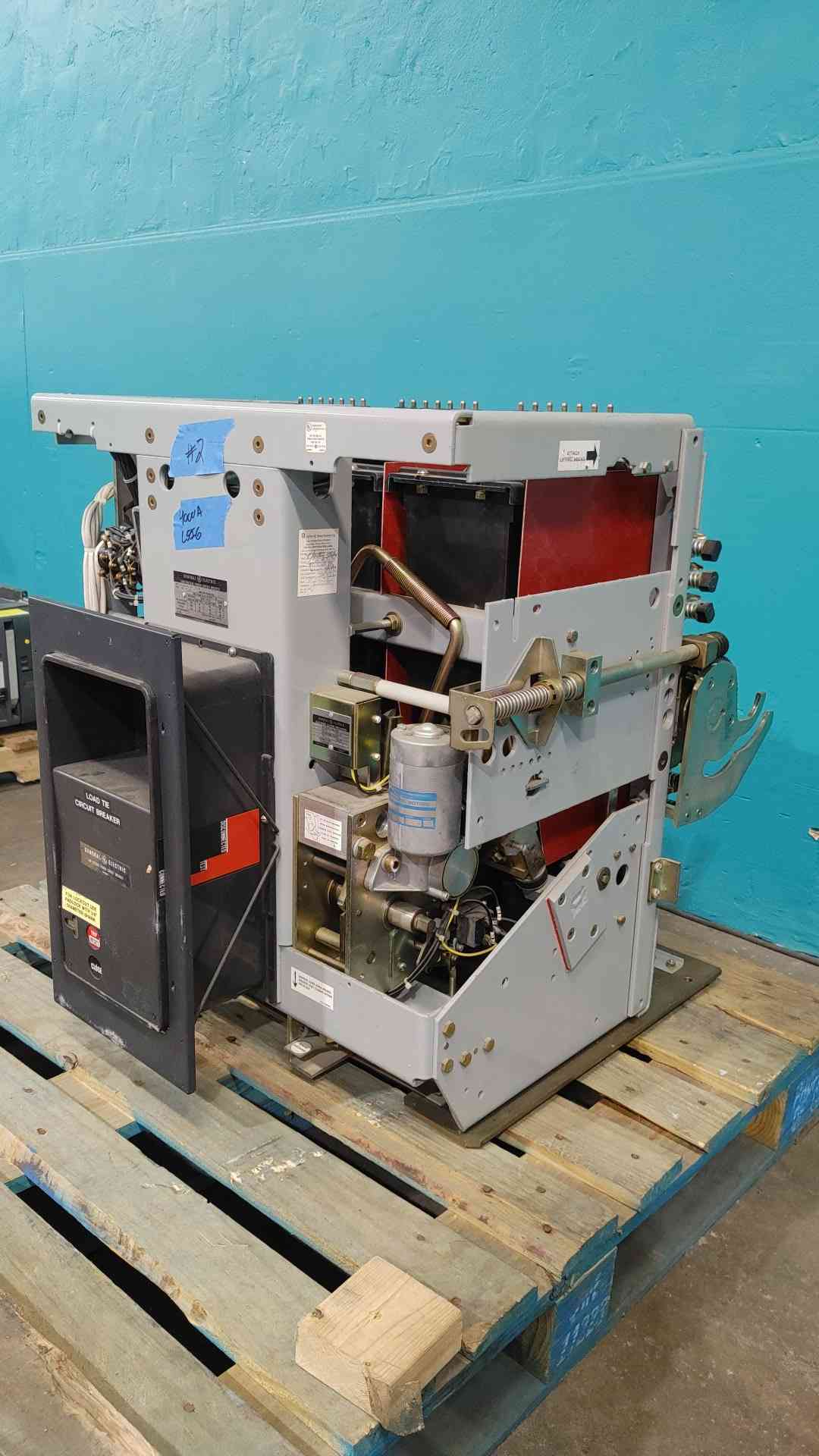 GE AKR-7D-100-1 4000A Drawout Power Circuit Breaker 635V RMS-9 MicroVersaTrip