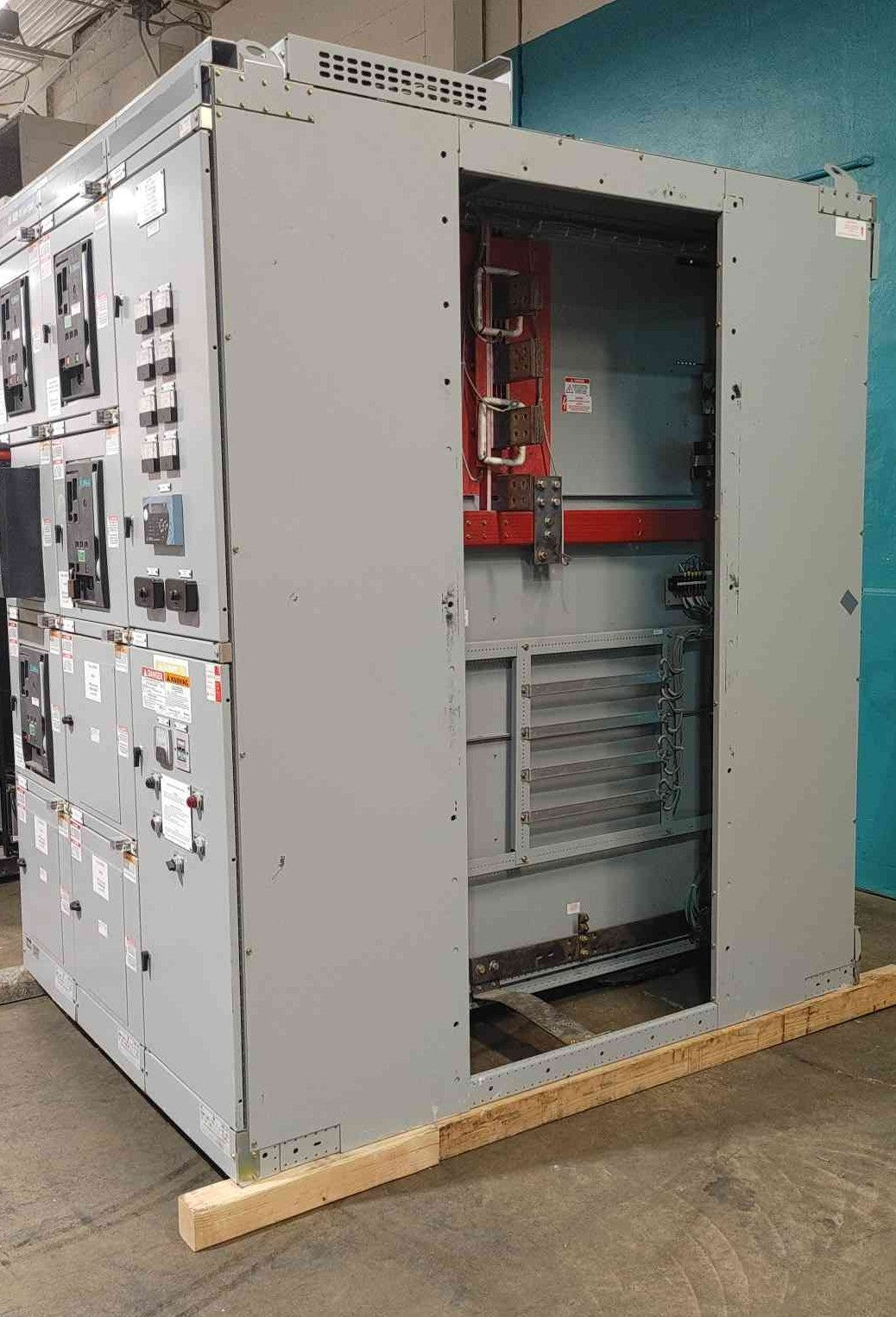 GE AKD-10 Switchgear Lineup 4000A 480V 3P3W 85kA WavePro Drawout Breakers AKD10
