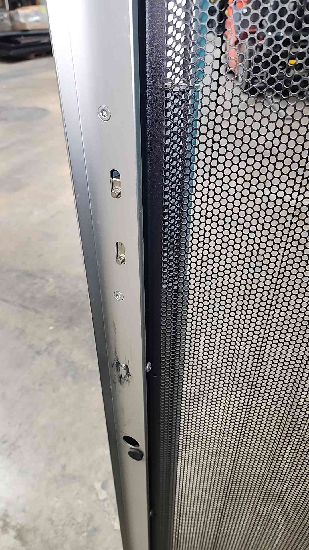 HP Compaq 10000 10K Series 42U Server Rack Cabinet Noon-Enclosed 10642 On Casters