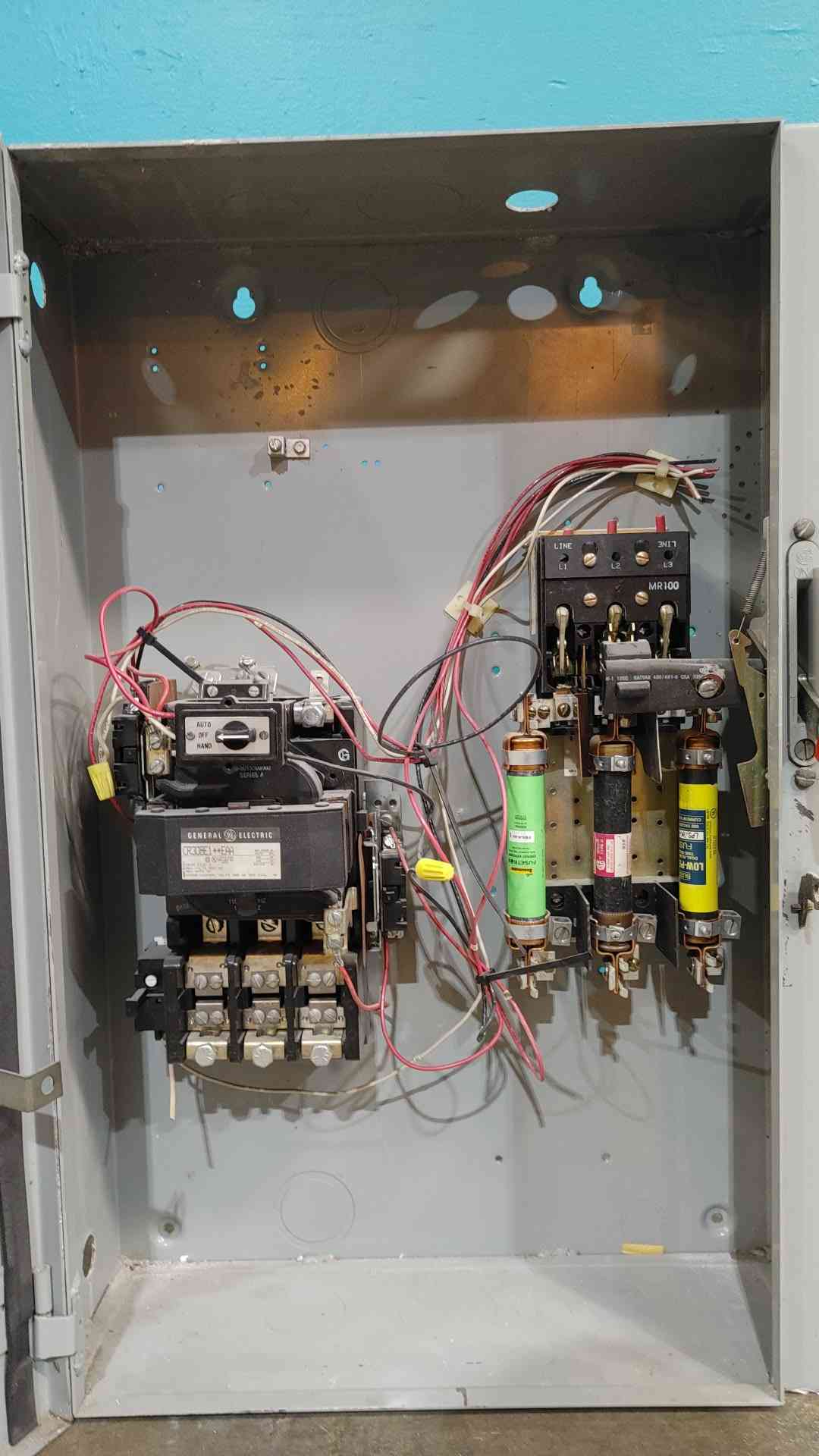 GE CR308E1 NEMA Size 3 Combination Motor Starter Disconnect 90A 50HP 600V