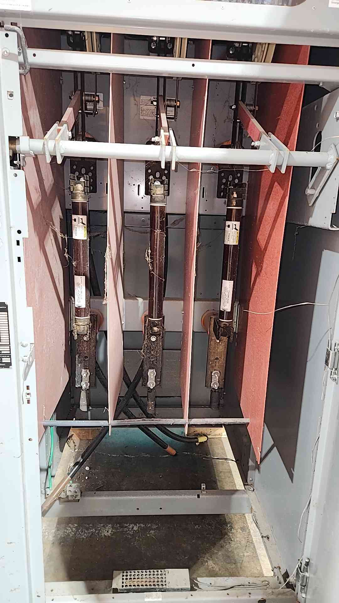 Square D HVL315DEW1 15kV 600A Load Interrupter Switchgear HVL 15 kV Switch