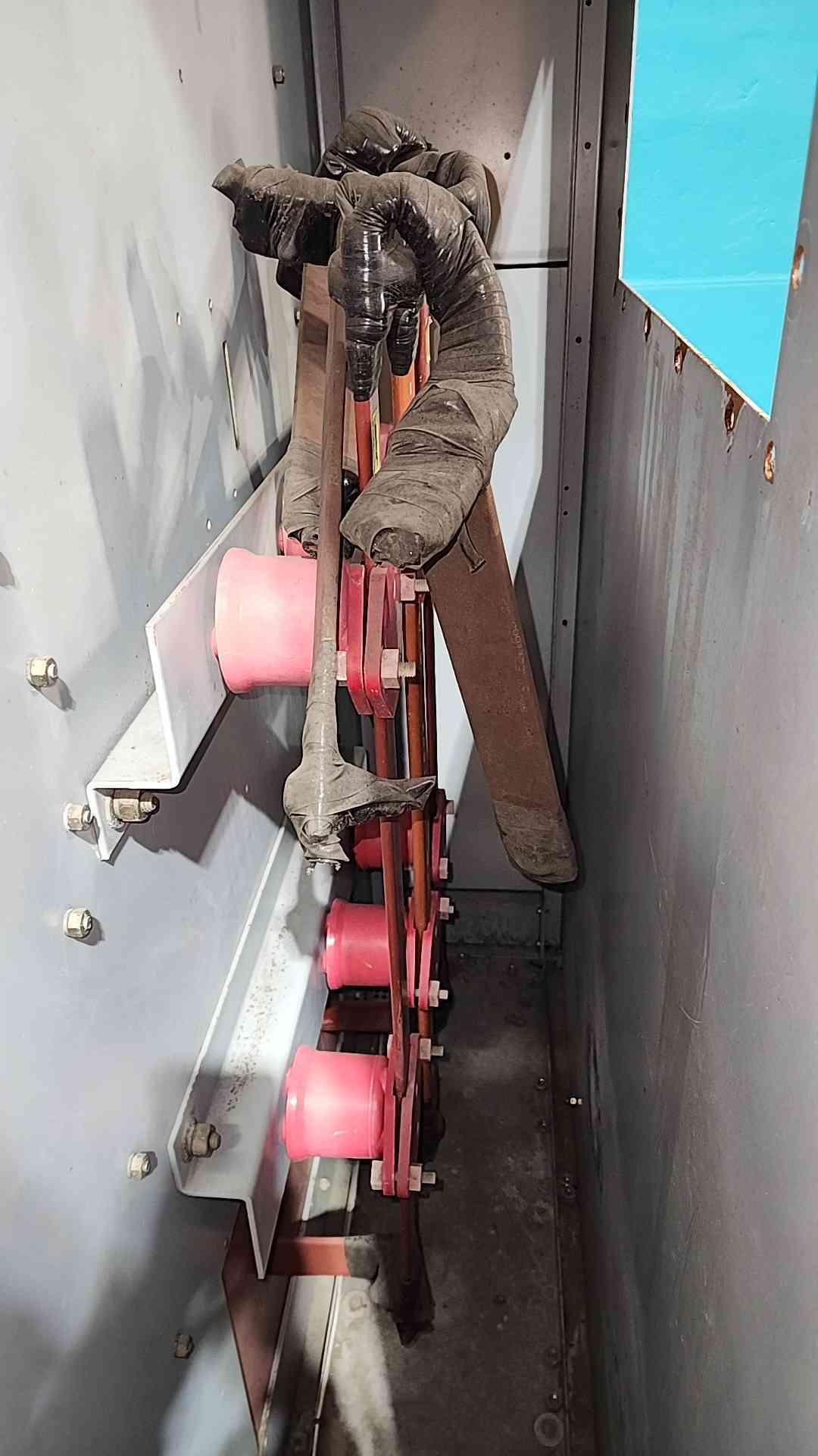 Siemens 15kV 600A Type QR Metal Enclosed Outdoor Switchgear 15 kV MV021054270
