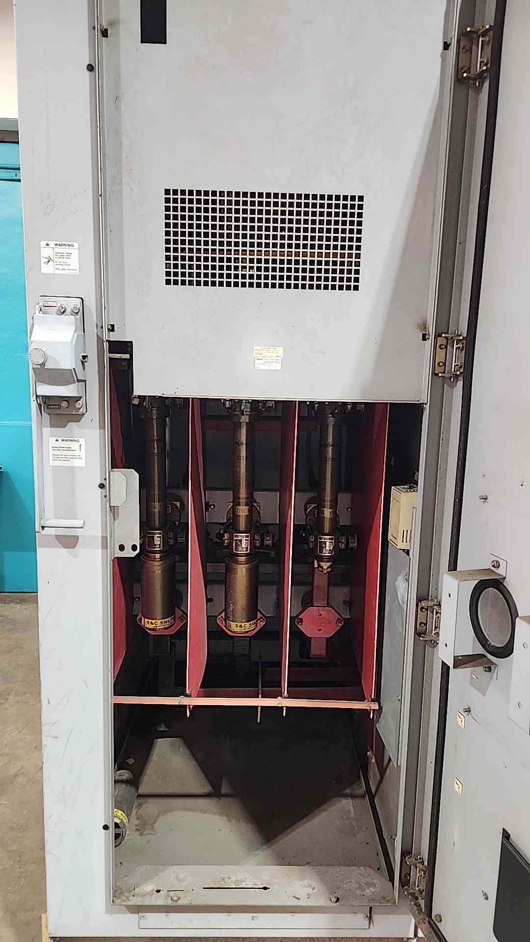 Siemens 15kV 600A Type QR Metal Enclosed Outdoor Switchgear 15 kV MV021054270