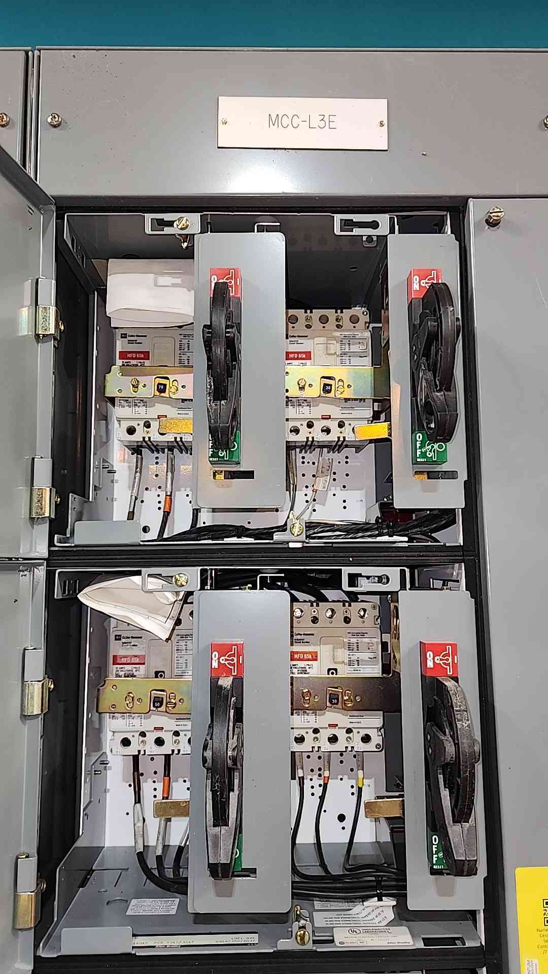 Allen-Bradley Centerline 2100 MCC 800A 600V 3PH 3-Section Lineup W/ Breakers