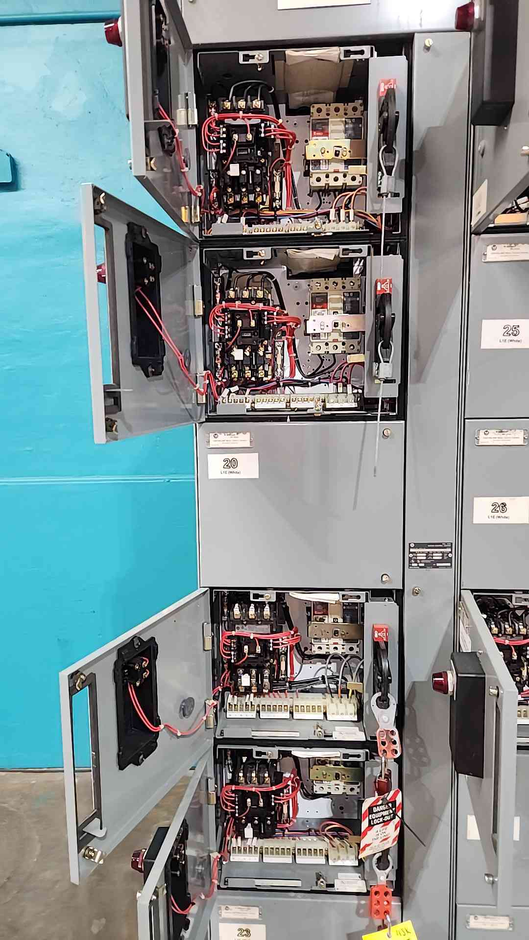 Allen Bradley Centerline 2100 MCC Motor Control Center 3 Section 800A 600V 3PH