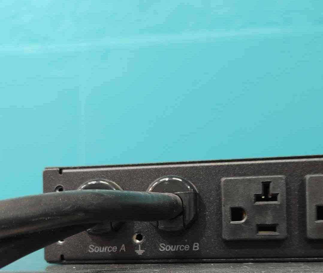 APC AP7752 Rack Automatic Transfer Switch ATS 120V 16A 20A 10 Outlet 1U PDU
