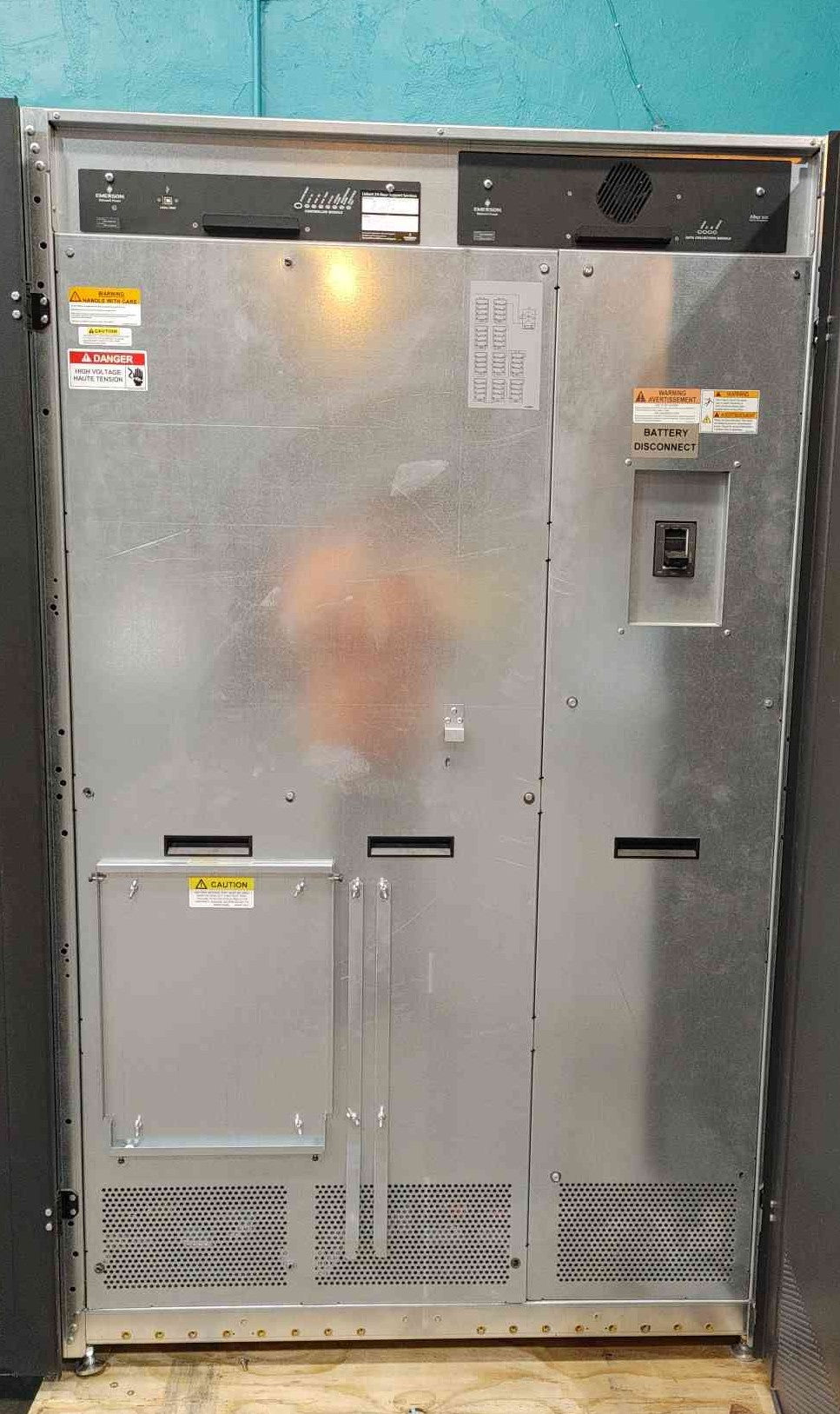 Liebert 160kVA UPS System 480V 3Ph 38SA160A0A00 w/ Battery & Bypass Cabinets