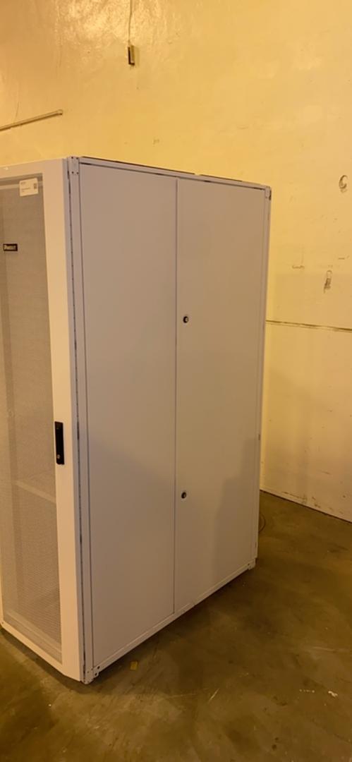 42U White Fully Enclosed PANDUIT Server Rack(S6LLST3345)