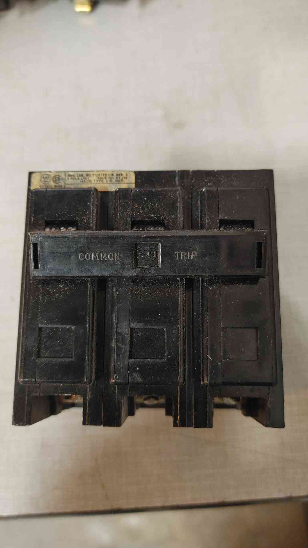 Huge Lot Of Assorted Breakers (108573)