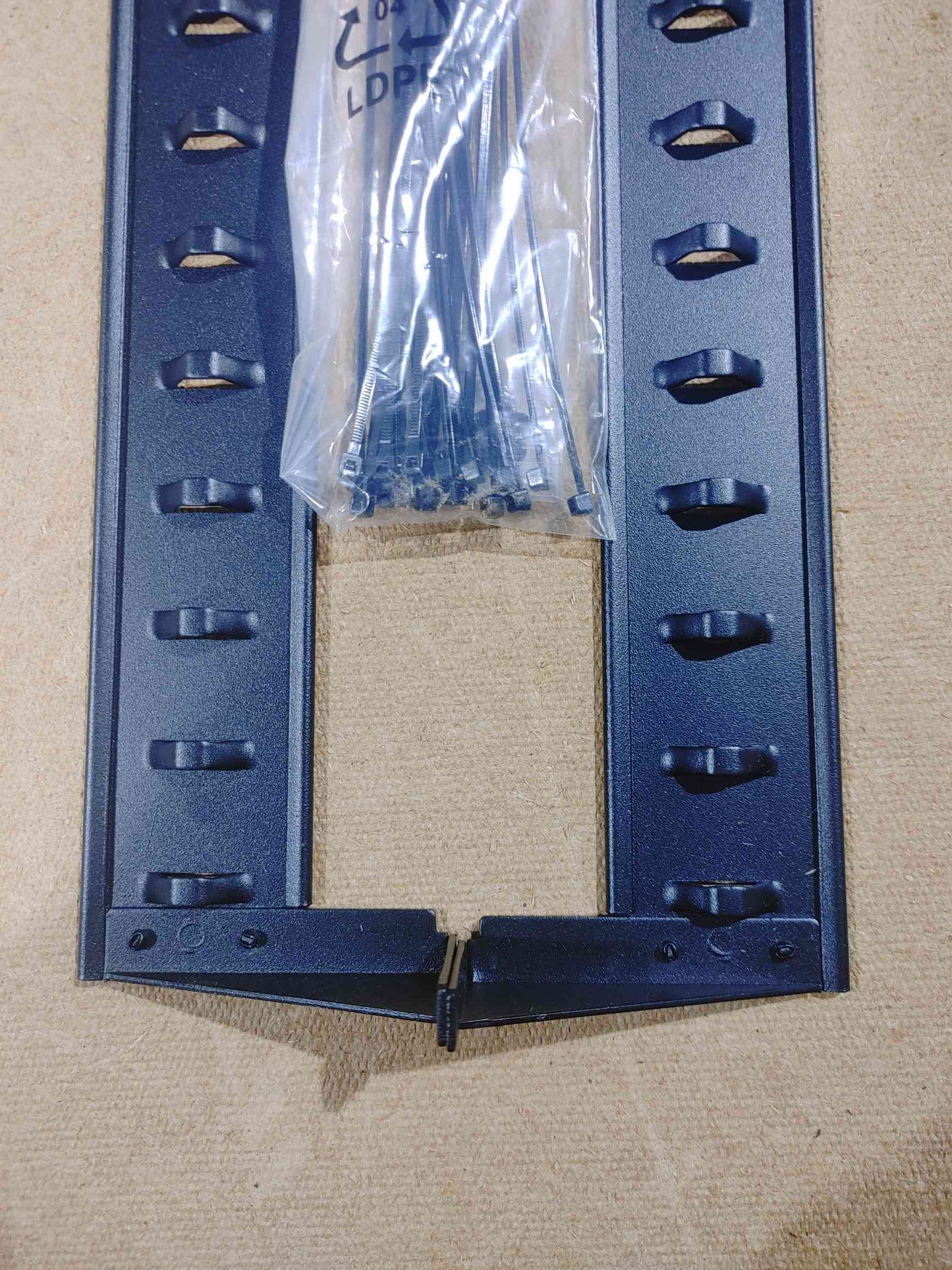NEW APC PDU Mounting Bracket AP7532 (SKU: 111667)