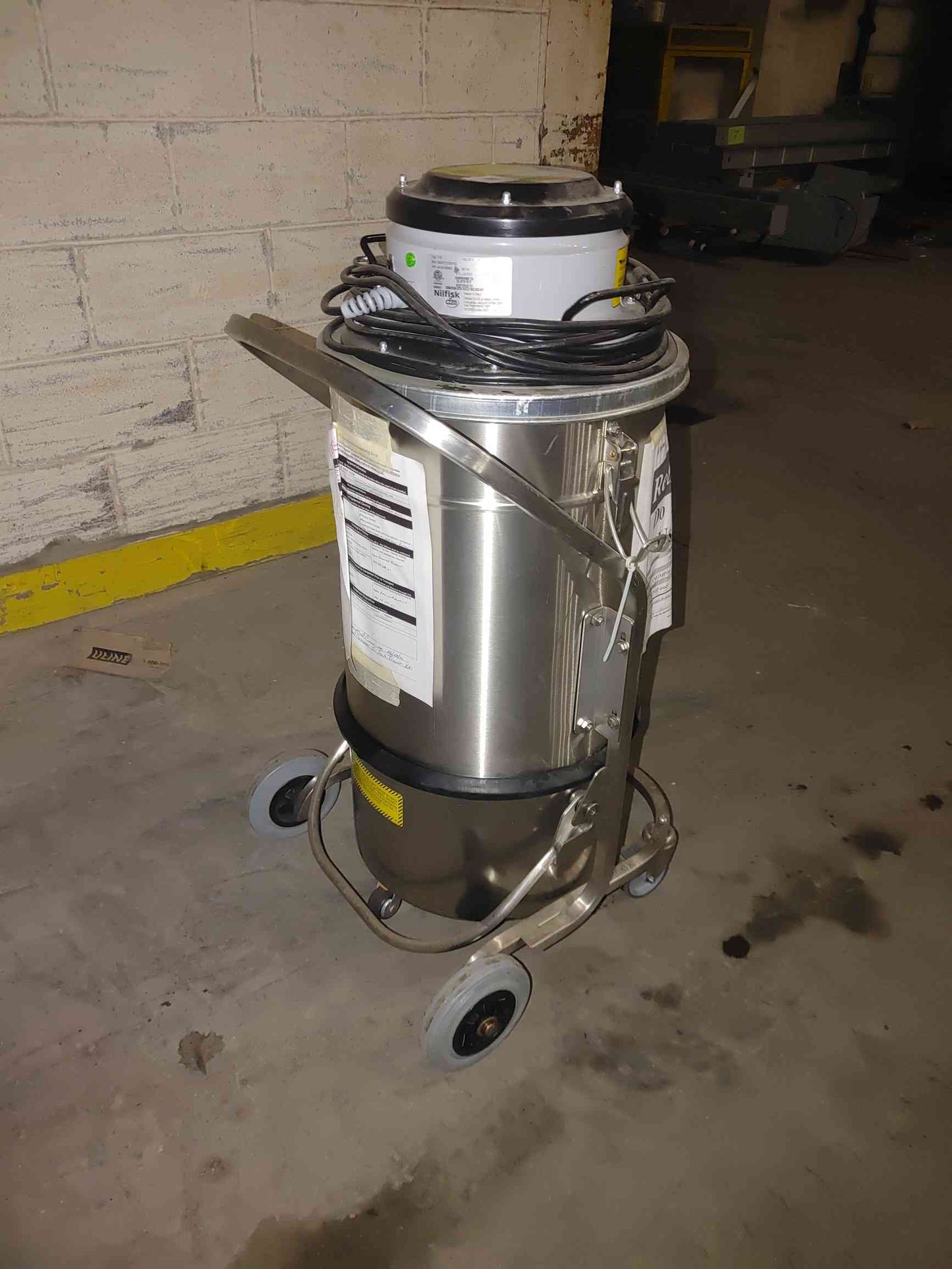 NILFISK Industrial Vacuum 4010100093 Portable(S6LLST10989)