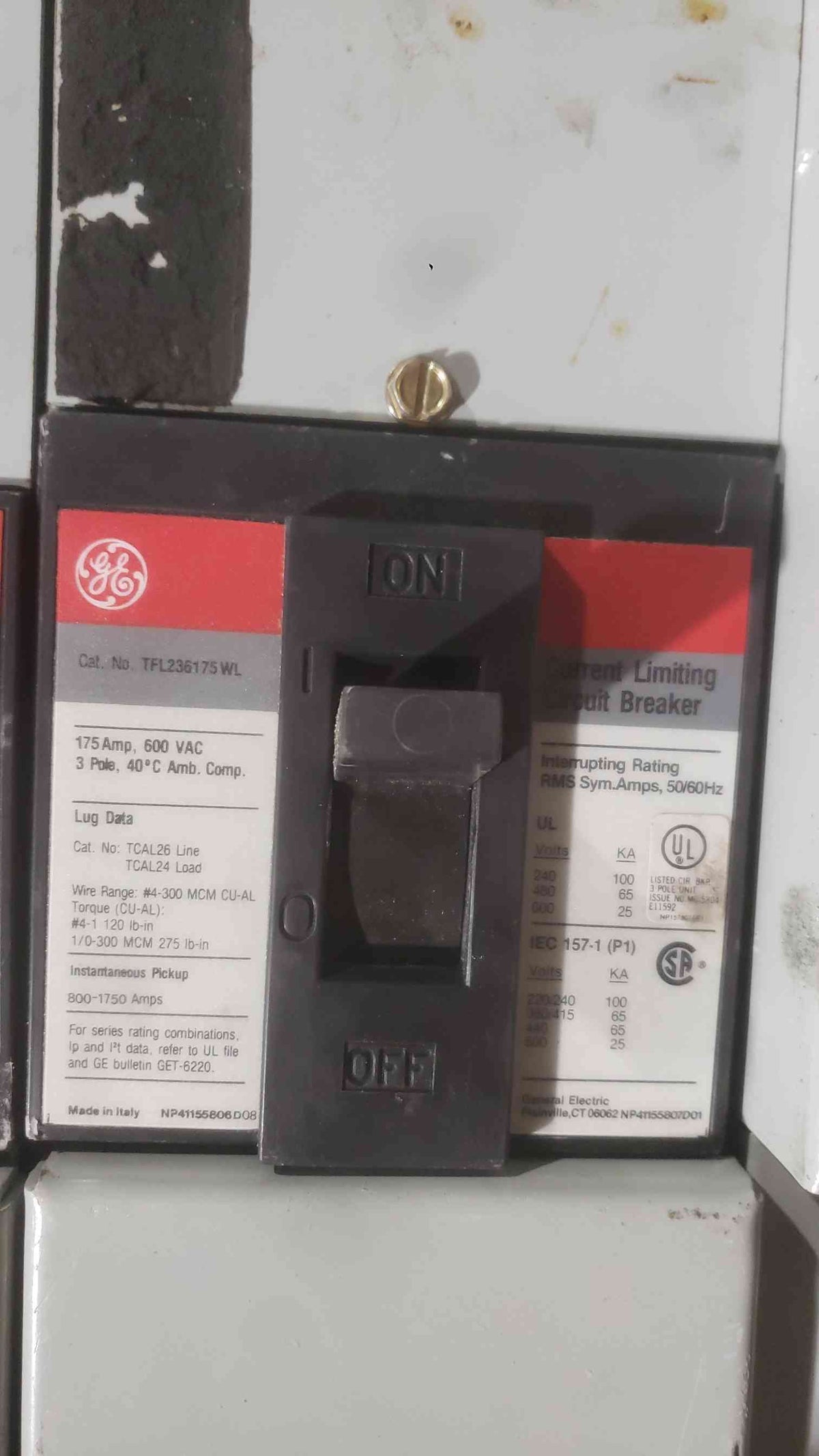 GE 1200A AV-Line Switchboard Panelboard 208V 3 Phase Lot with 5x GE 3-Pole Breakers