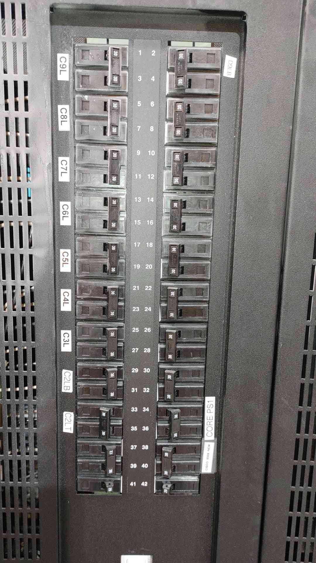 Eaton Powerware 300 kVA Data Center PDU PDU243594-001 Hammond 480V 208V Transformer