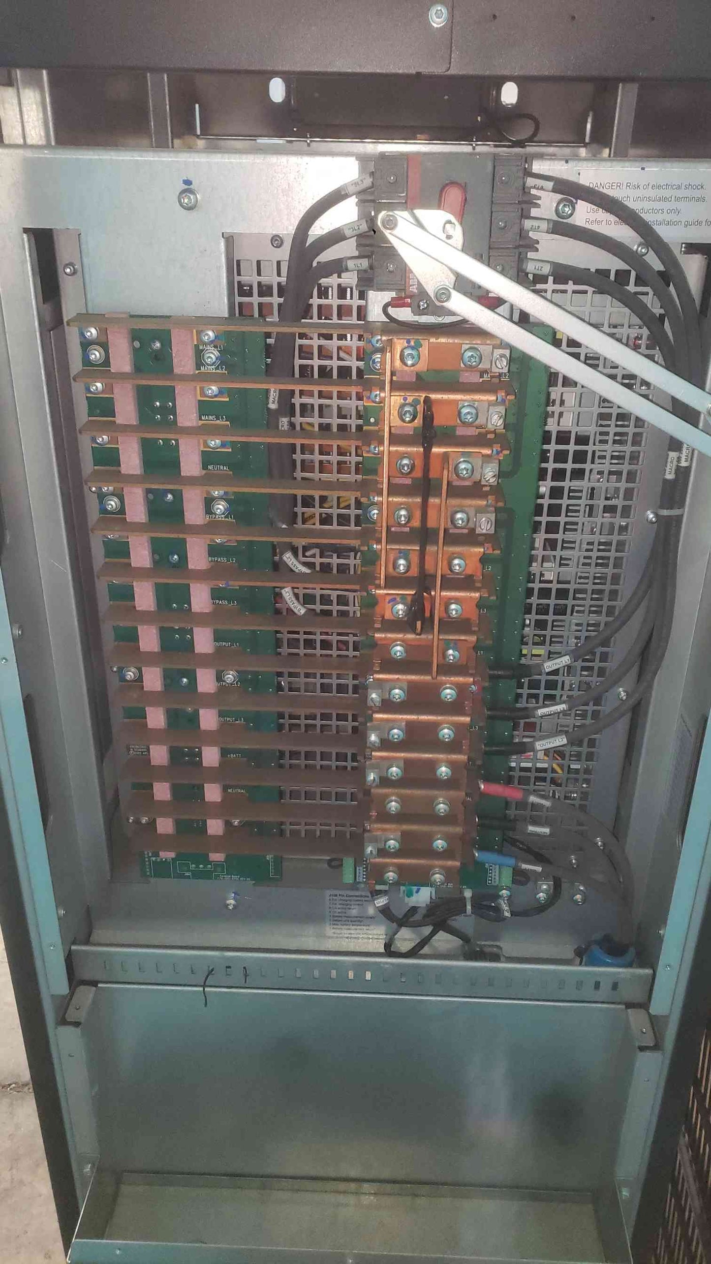 APC Smart-UPS VT 20kVA 3-Phase Power Tower Frame SUVTF20KB4F Empty Battery Bays