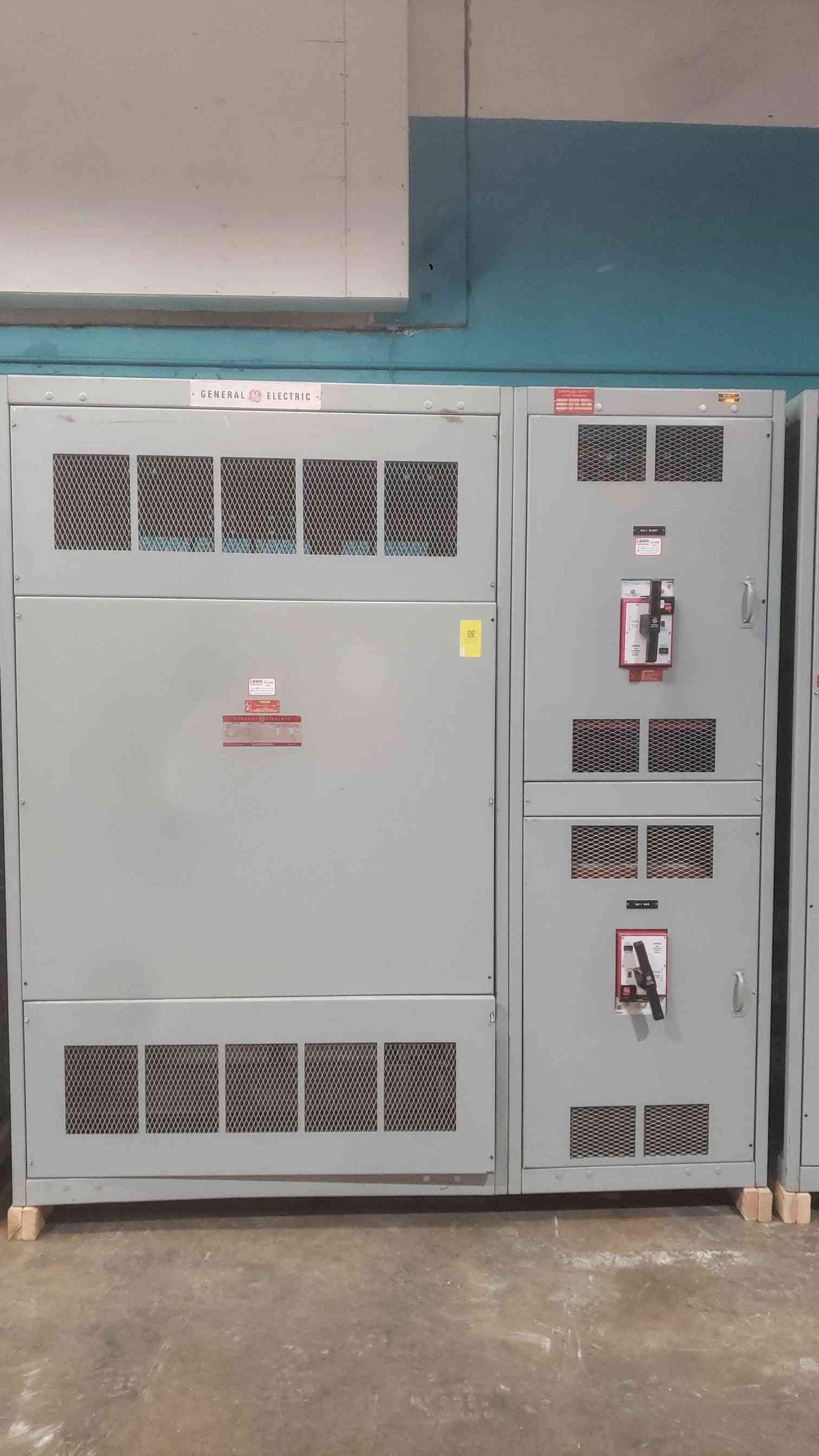 GE AV-Line 1600A Switchboard Lineup 3PH 480V/208V with 500kVA Transformer Breakers