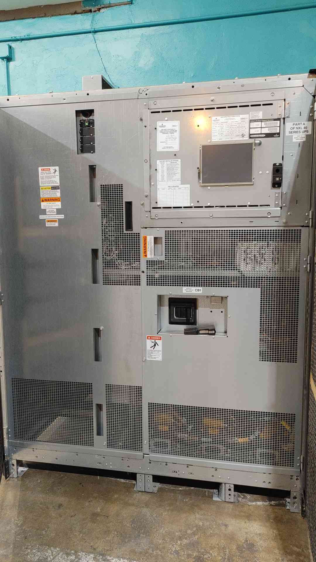Liebert NXL 750kVA 3 Phase UPS System 575V 40MM750303IBS02 Siemens 1200A Breaker