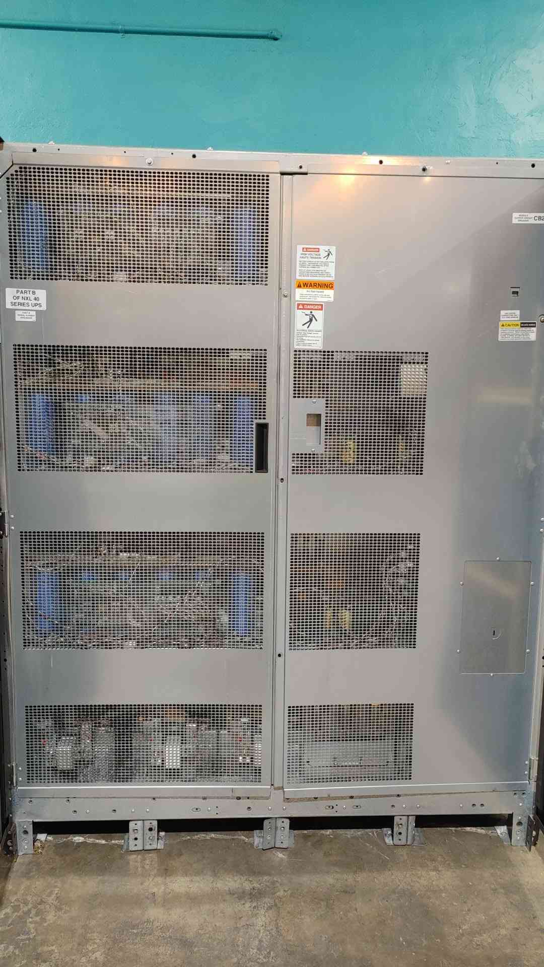 Liebert NXL 750kVA 3 Phase UPS System 575V 40MM750303IBS02 Siemens 1200A Breaker