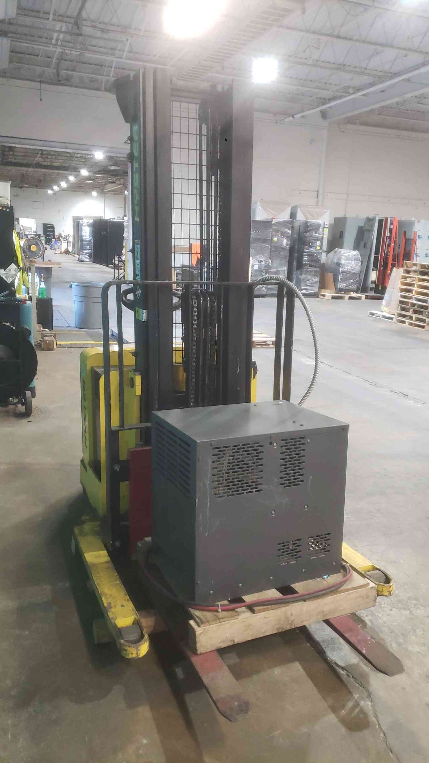 Hyster W30ZA Electric Walkie Straddle Stacker Forklift 24V w/ Hawker HD Charger