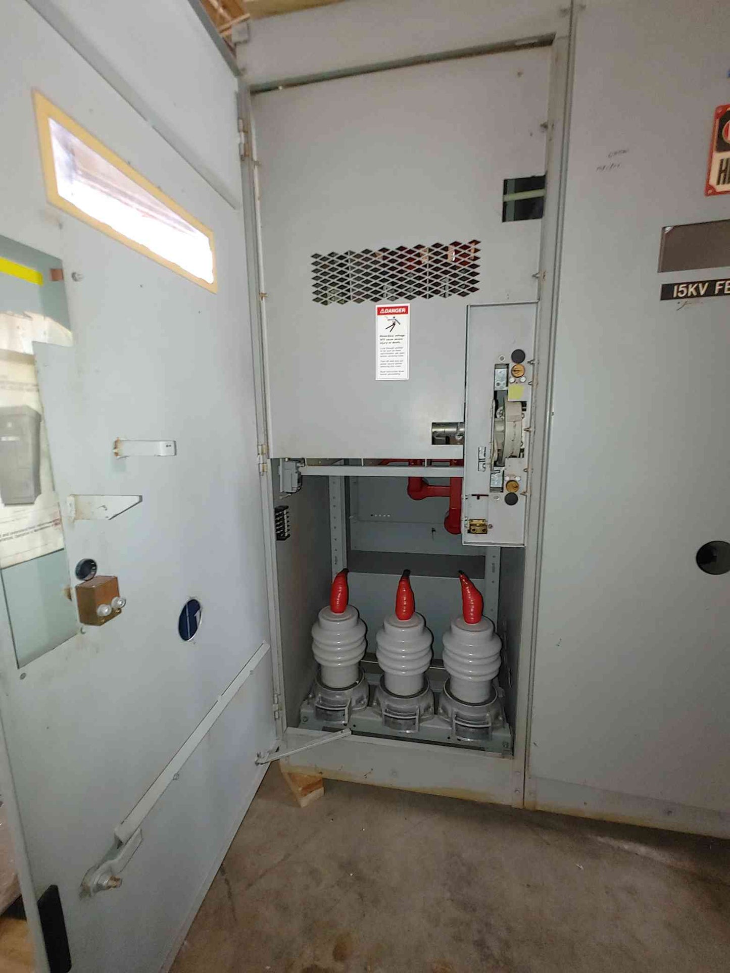 Westinghouse WLI 15kV 600A Load Interrupter Switchgear Lineup 15 kV 2 Bay