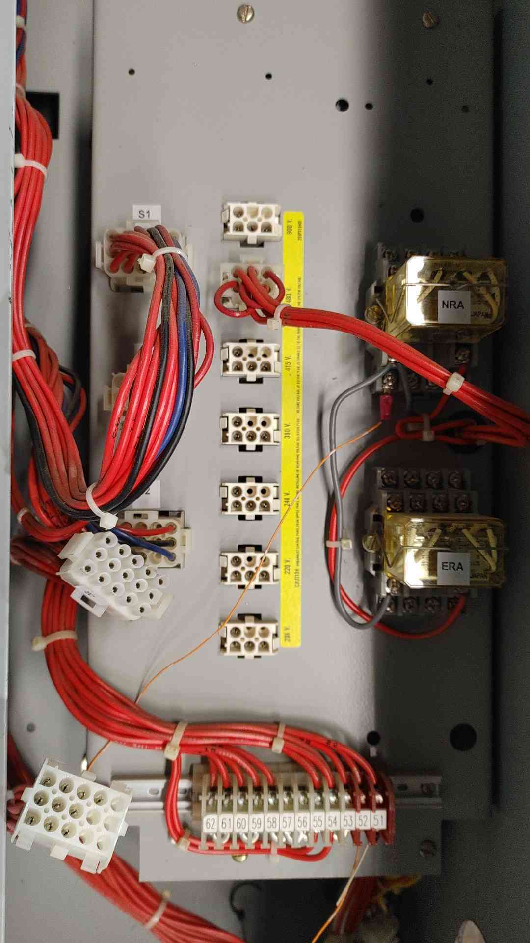 Cutler Hammer Automatic Transfer Switch 400A 480V 3Phase 3Pole ATVMLDA30400XSU