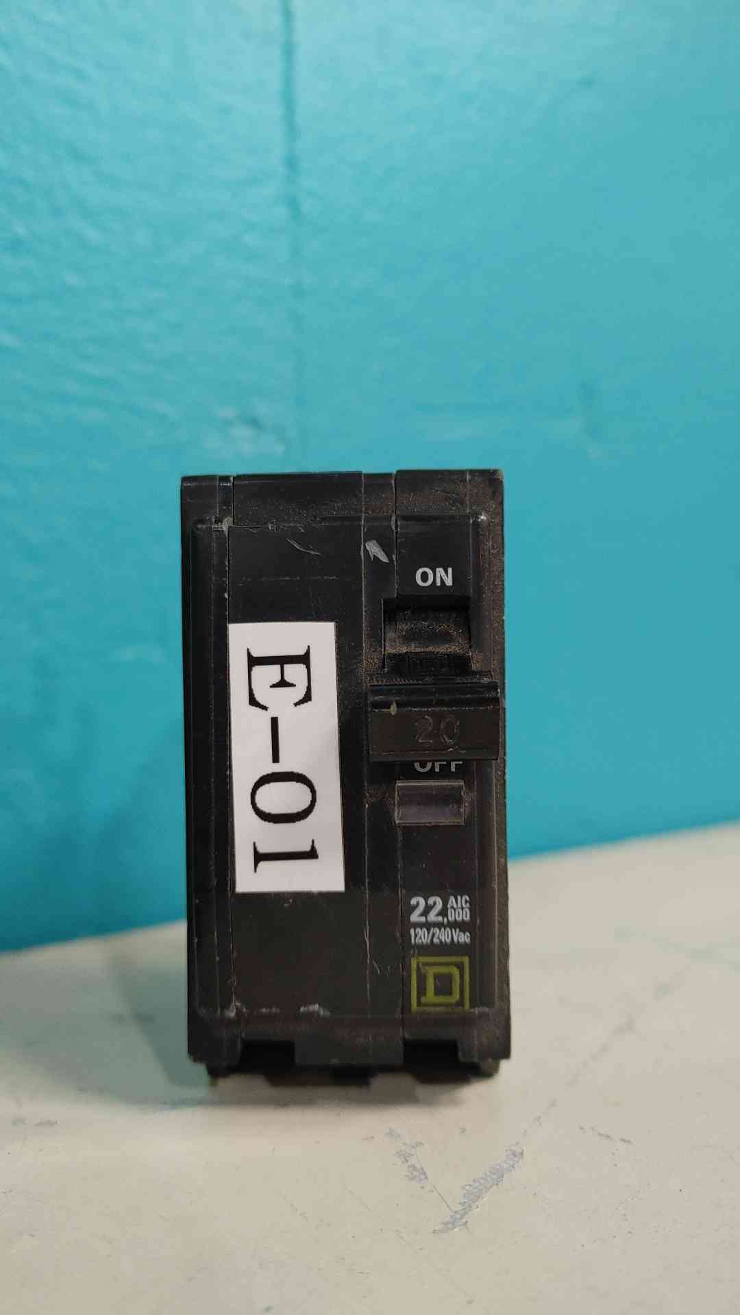 Square D QOB220VH 20A 2-Pole 120/240V 22kAIC Bolt-On Circuit Breaker QOB220