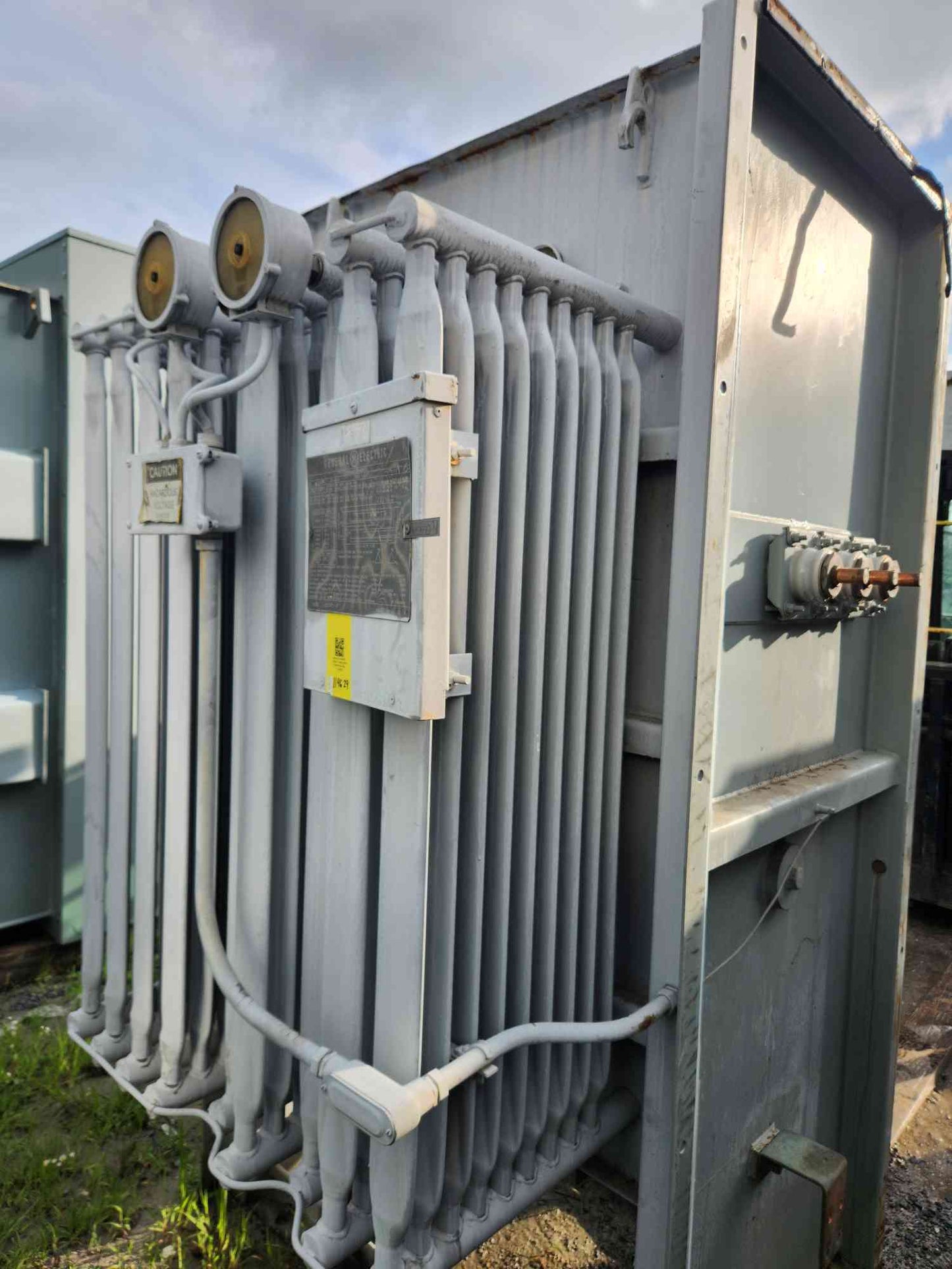 GE 1000 kVA Substation Transformer 13800V to 480V 3 Phase 1150 kVA Liquid Filled