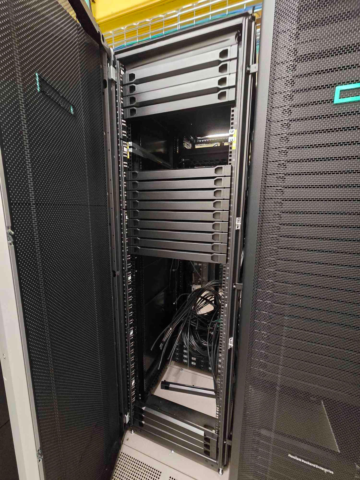 HP 42U Non-Enclosed Server Rack Assy, Rack 642, 1200mm Shock, Intigent (SKU: 115126)