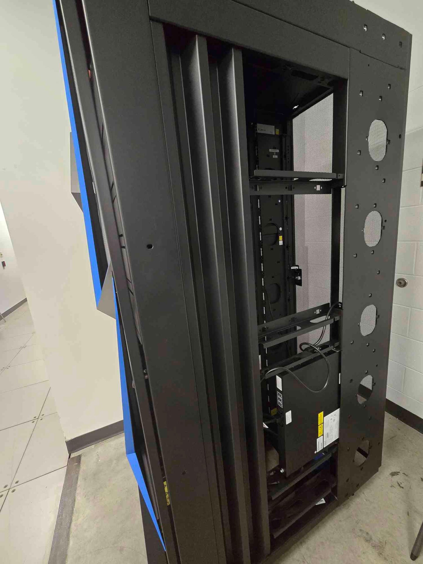 IBM z15 LinuxONE 7965-S42 42U Server Rack Enclosure Cabinet Blue Origami Door