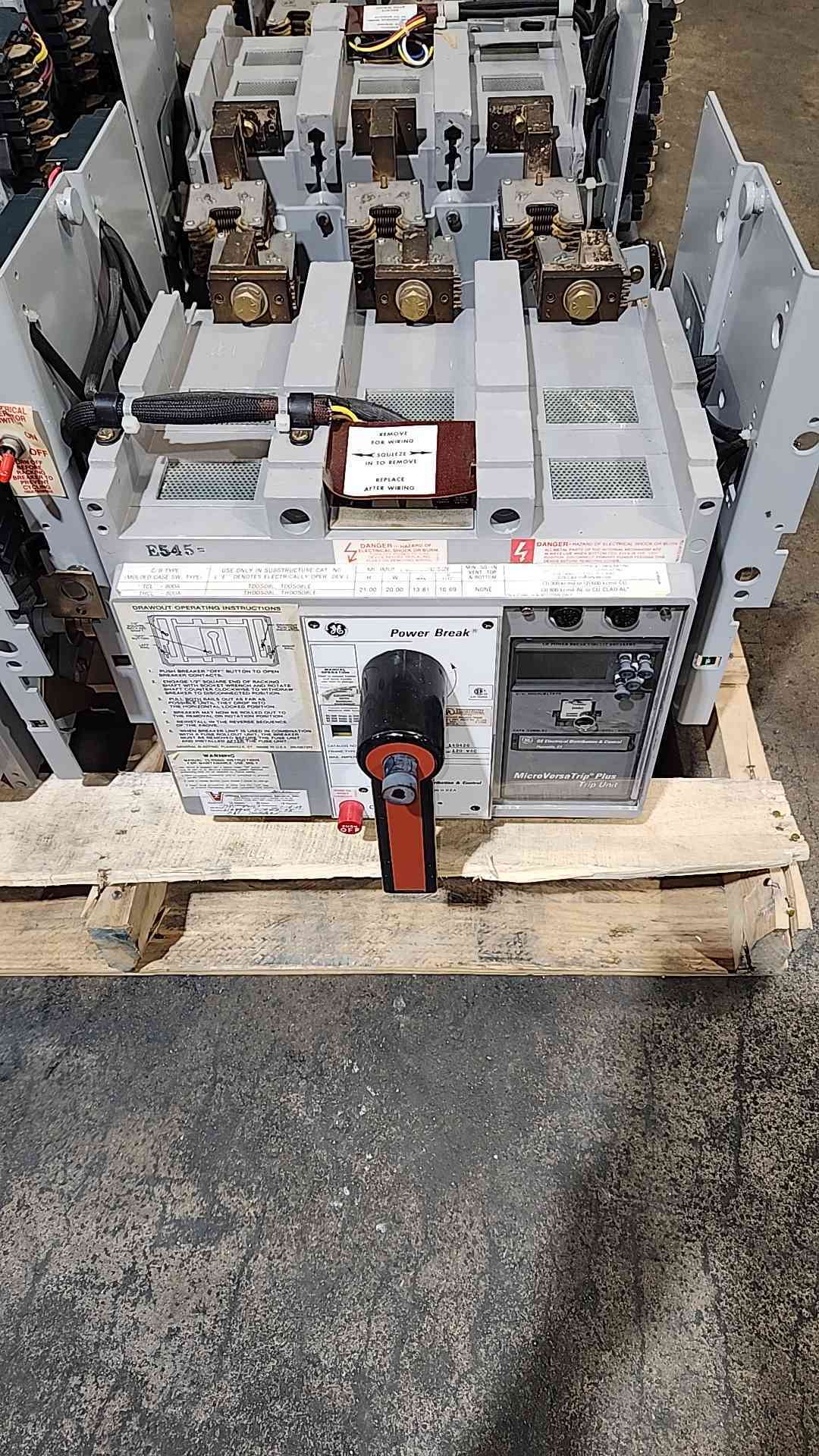 GE Power Break TCL88TTE1CR 800A Circuit Breaker Drawout MicroVersaTrip 120VAC