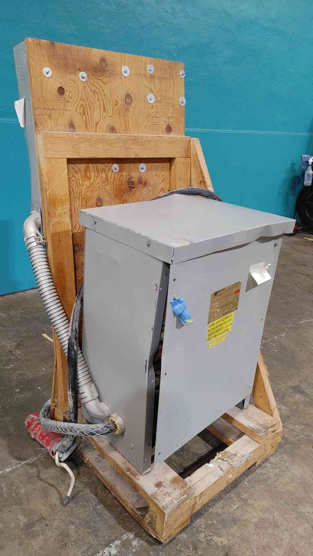 MagneTek 75 kVA Transformer Portable Temporary Power Skid 480V to 208V Breakers