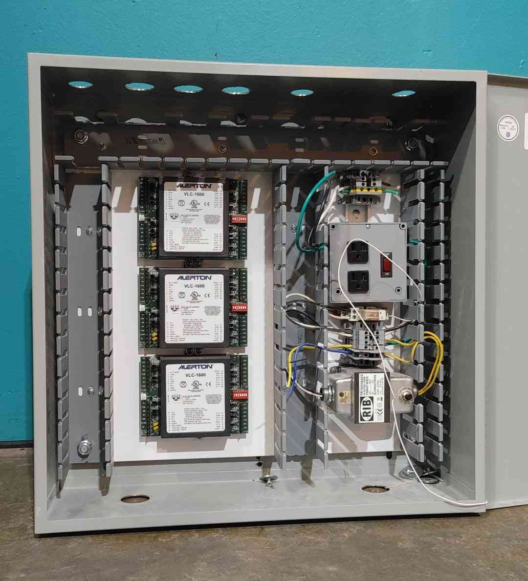 Alerton BACtalk BAS Control Panel 3x VLC-1600 BACnet Controllers Hoffman NEMA 1