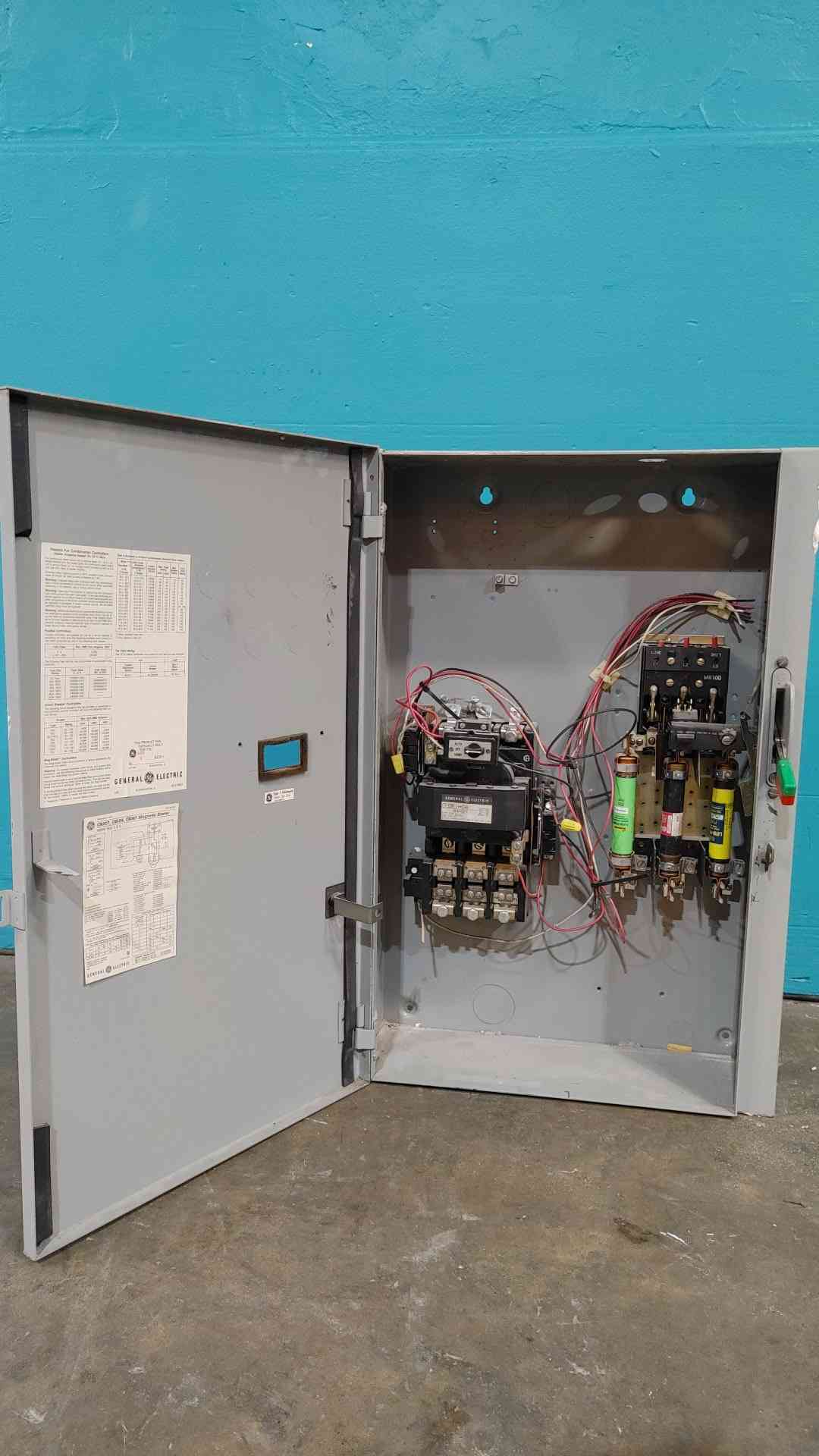 GE CR308E1 NEMA Size 3 Combination Motor Starter Disconnect 90A 50HP 600V