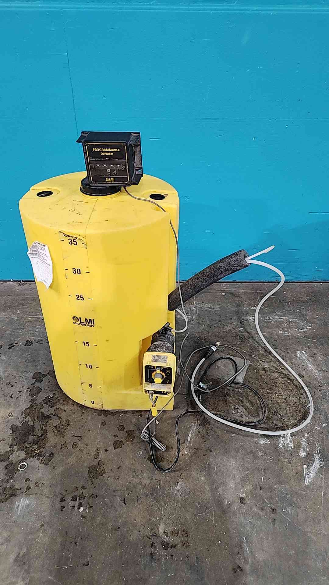 LMI Milton Roy 35 Gal Chemical Feed Tank AA771-352SI Dosing Pump 140 PSI 0.42GPH