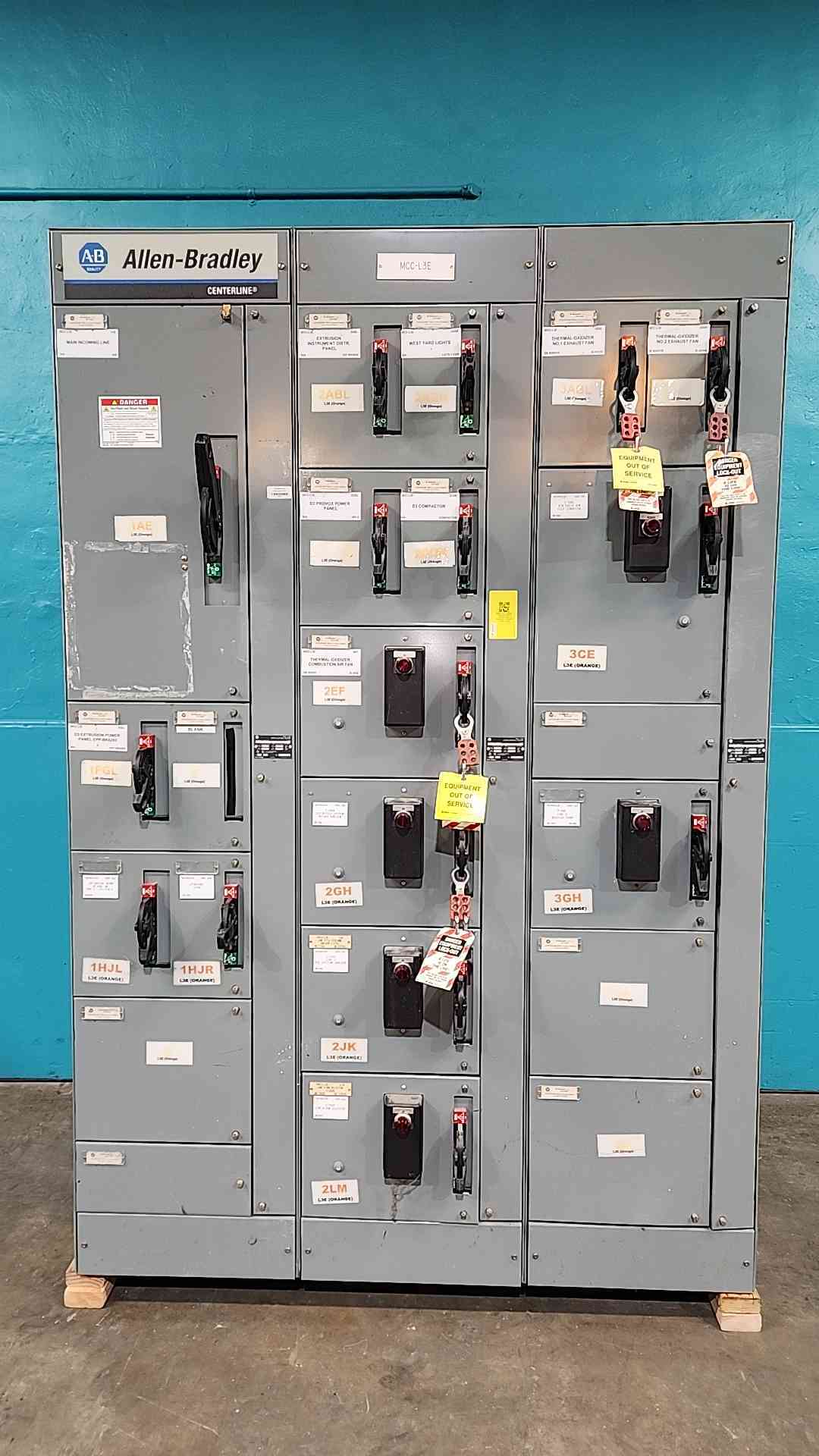 Allen-Bradley Centerline 2100 MCC 800A 600V 3PH 3-Section Lineup W/ Breakers
