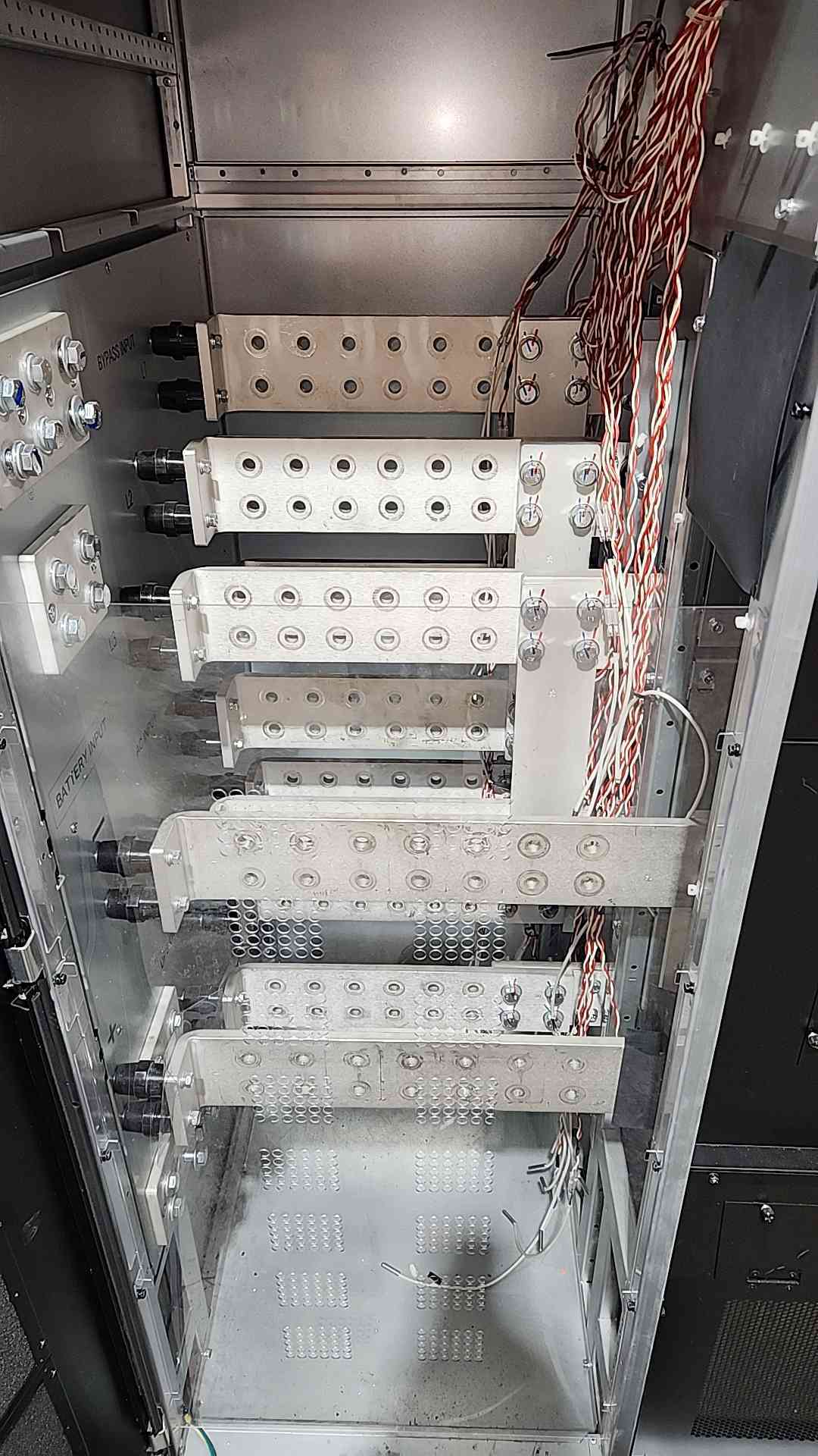 Delta Electronics UPS125DM88035D7 (DPM-1250K) 1250kVA/1250kW Uninterruptible Power Supply(Sku:115973)