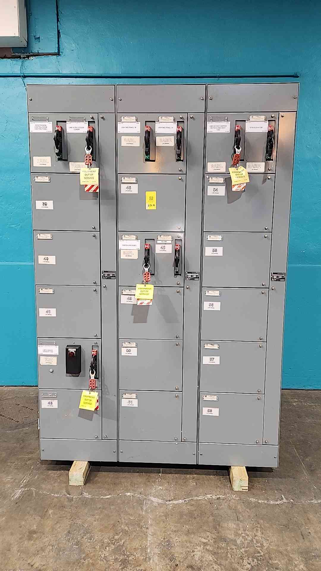 Allen Bradley Centerline 2100 MCC  Motor Control Center 3 Section 800A 600V 3PH