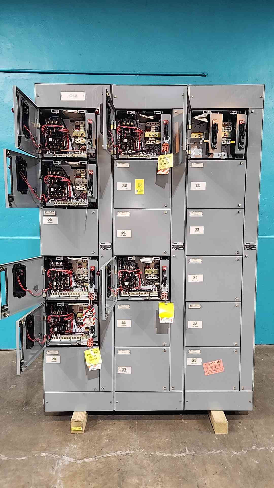 Allen Bradley Centerline 2100 MCC Motor Control Center 3 Section 800A 600V 3PH