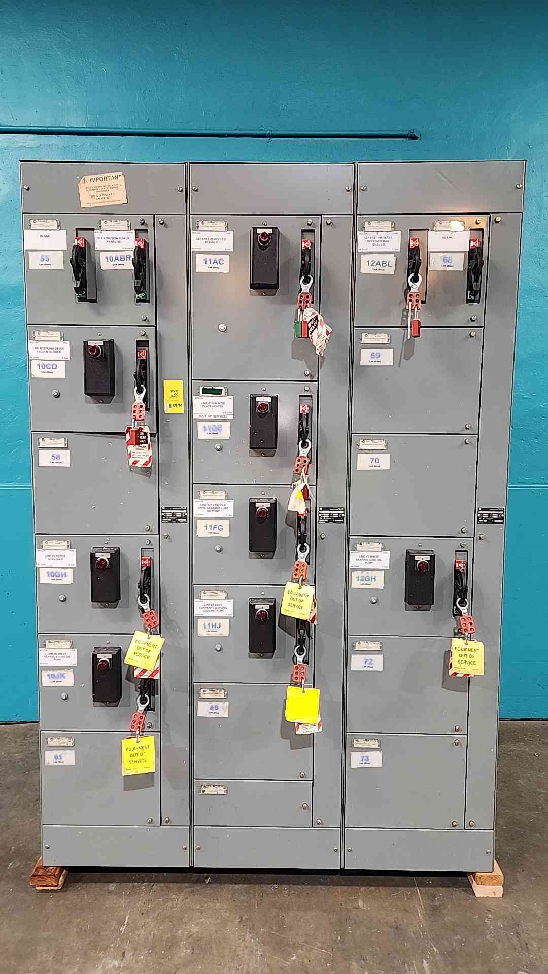 Allen Bradley Centerline 2100 MCC Motor Control Center 3 Section 800A Cutler-Hammer