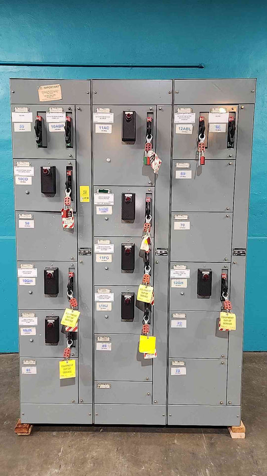 Allen Bradley Centerline 2100 MCC Motor Control Center 3 Section 800A Cutler-Hammer
