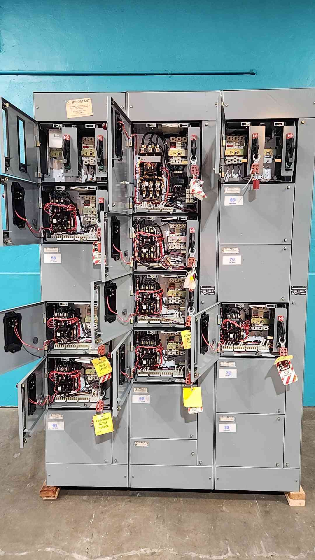 Allen Bradley Centerline 2100 MCC Motor Control Center 3 Section 800A Cutler-Hammer